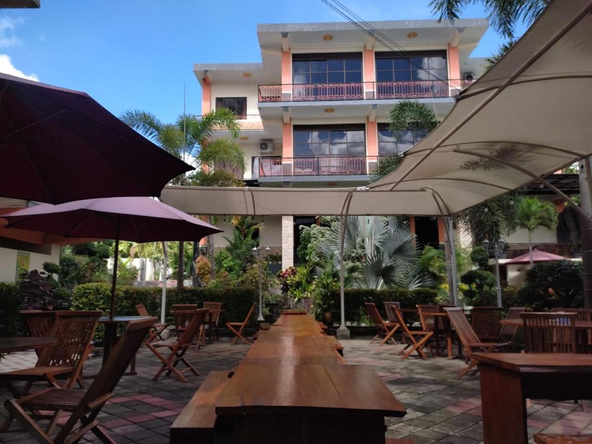 Grand Valonia Hotel Jember Exterior photo