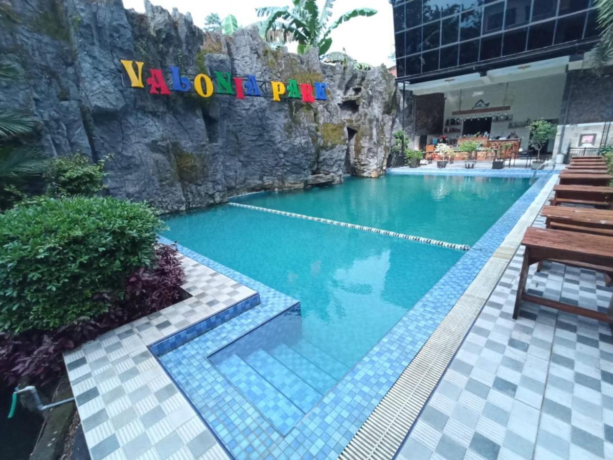 Grand Valonia Hotel Jember Exterior photo