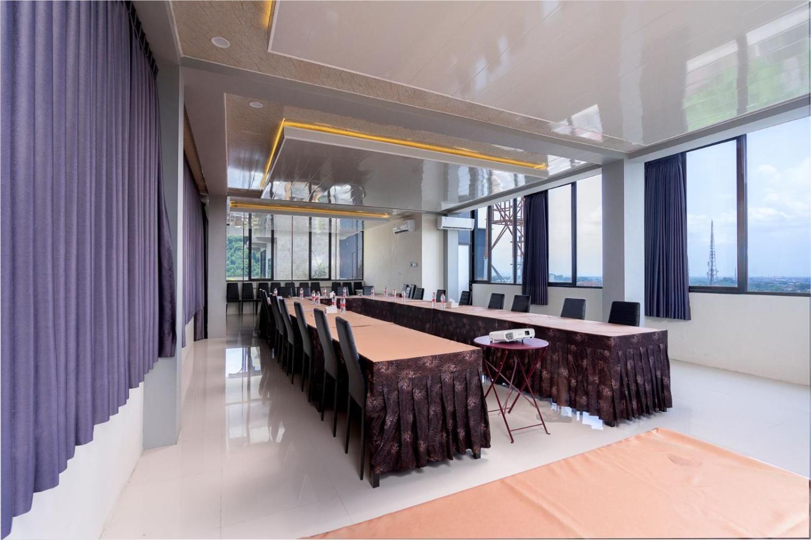 Grand Valonia Hotel Jember Exterior photo