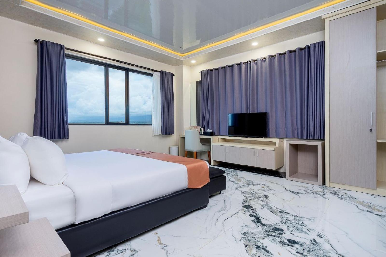 Grand Valonia Hotel Jember Exterior photo