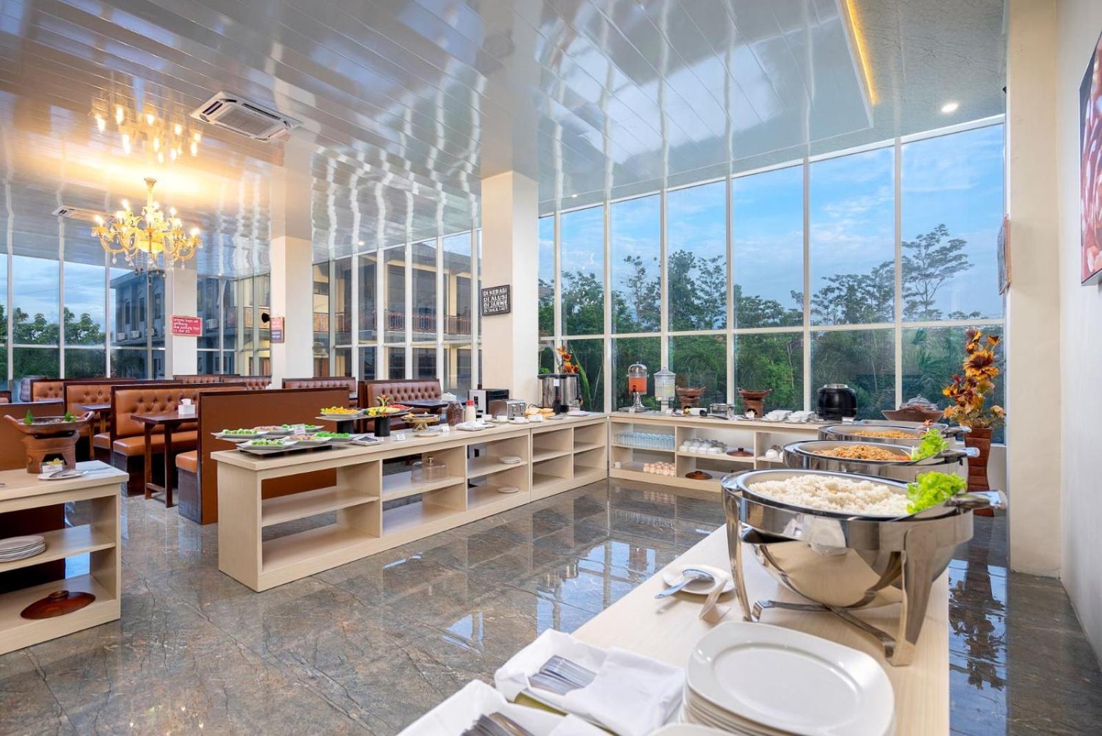Grand Valonia Hotel Jember Exterior photo