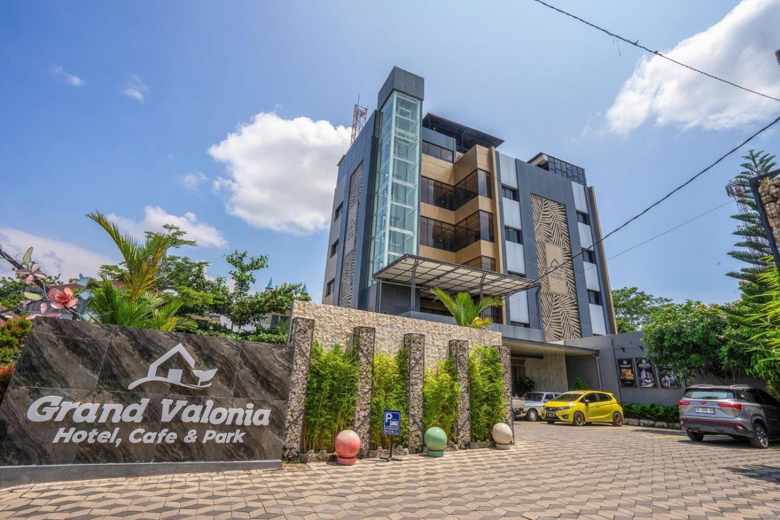 Grand Valonia Hotel Jember Exterior photo