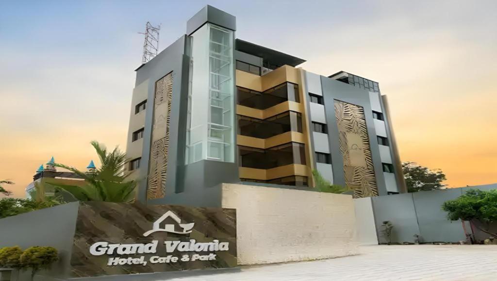 Grand Valonia Hotel Jember Exterior photo
