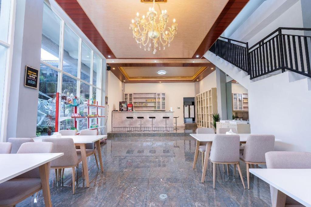Grand Valonia Hotel Jember Exterior photo