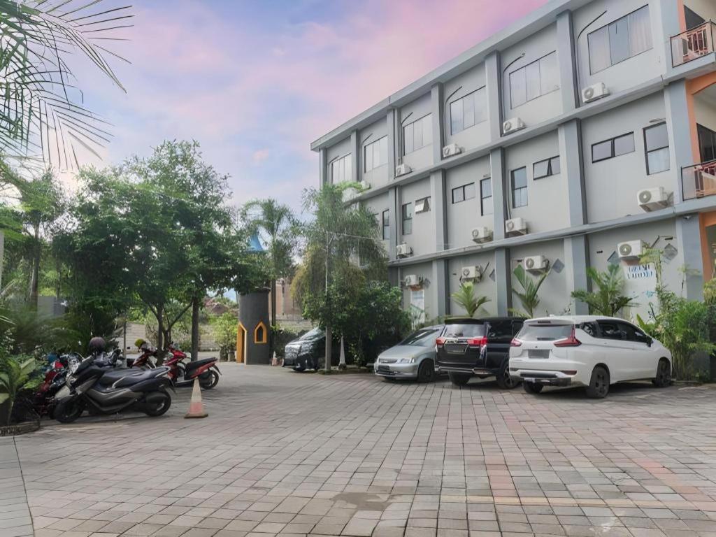 Grand Valonia Hotel Jember Exterior photo